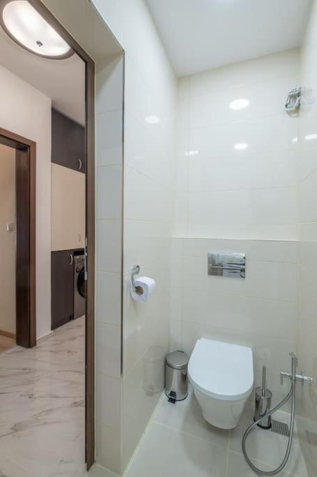 Top Location, Brand New 3 Bdrm Apt & Free Parking โซเฟีย ภายนอก รูปภาพ