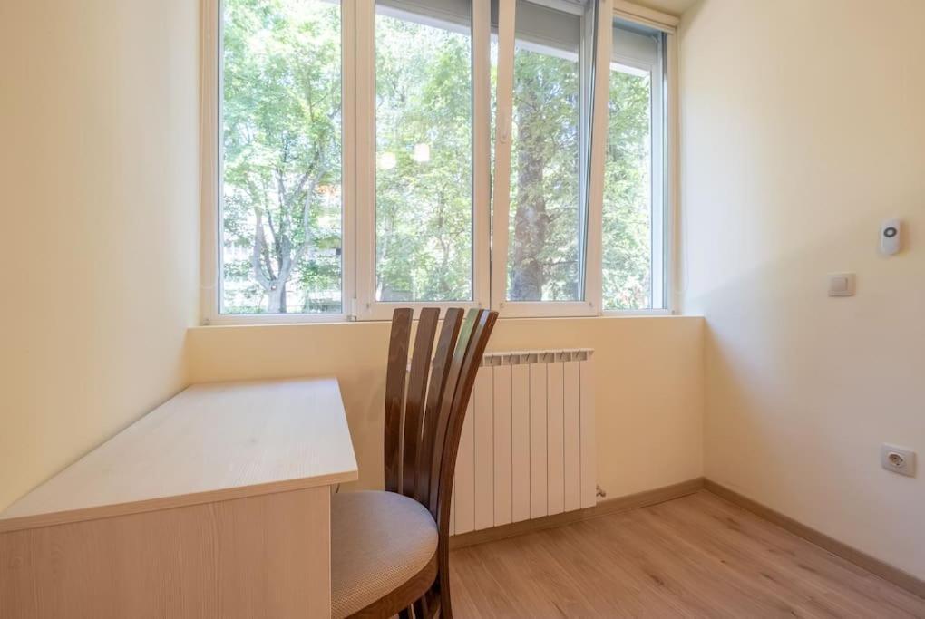 Top Location, Brand New 3 Bdrm Apt & Free Parking โซเฟีย ภายนอก รูปภาพ