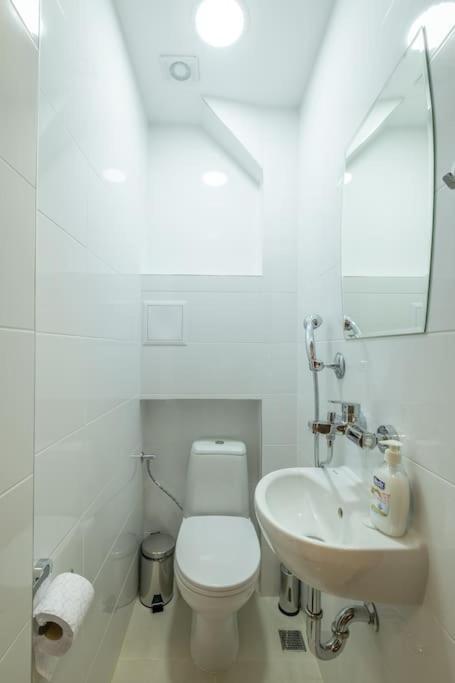 Top Location, Brand New 3 Bdrm Apt & Free Parking โซเฟีย ภายนอก รูปภาพ